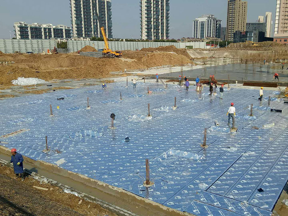 基础做自粘防水材料