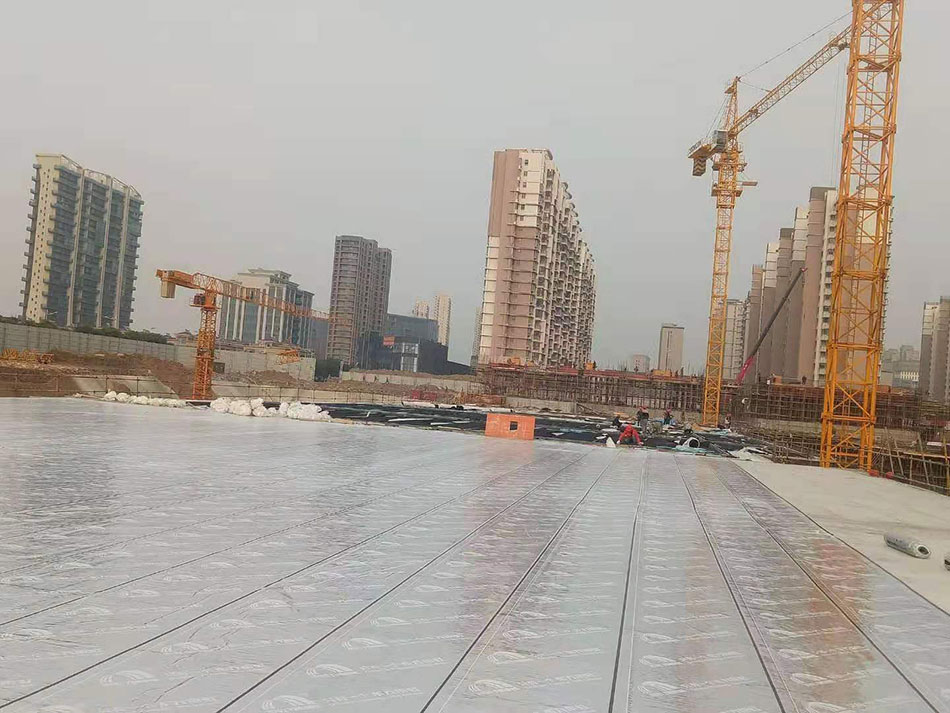 基础做自粘防水材料